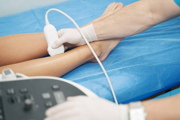 Quels sont les avantages des traitements vasculaires de pointe disponibles ici?