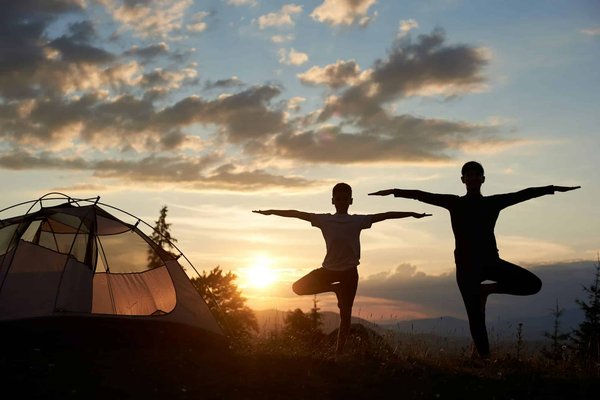 Quels sont les campings de Fréjus qui proposent des activités de yoga et de bien-être ?